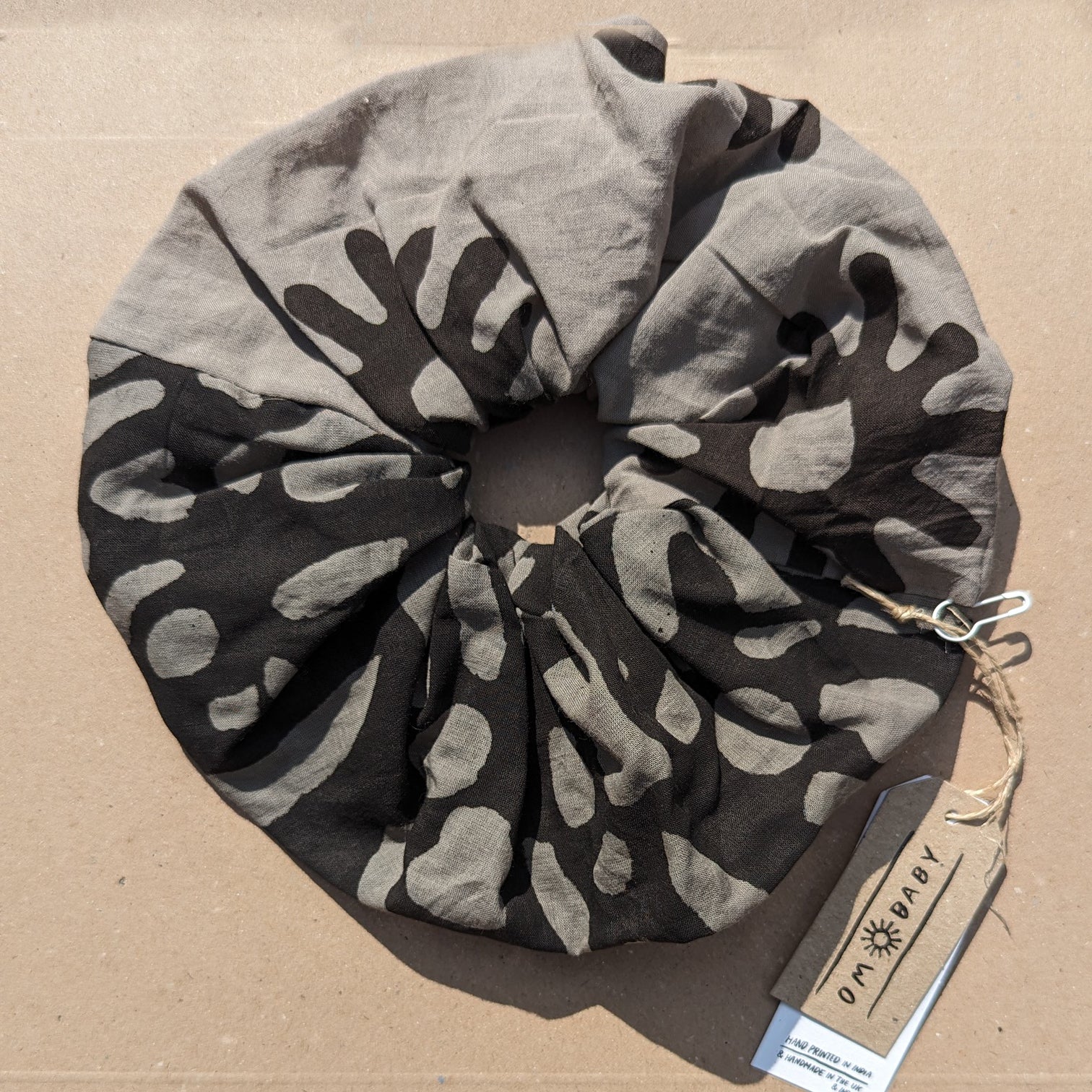 Giant Sol Flow Scrunchie